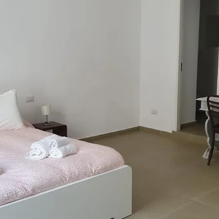 Alojamento de Acomodação e Pequeno-almoço Magà Station 4*